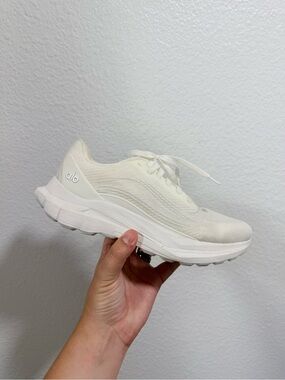 ALO Yoga Women’s White Athletic Trainer Sneaker